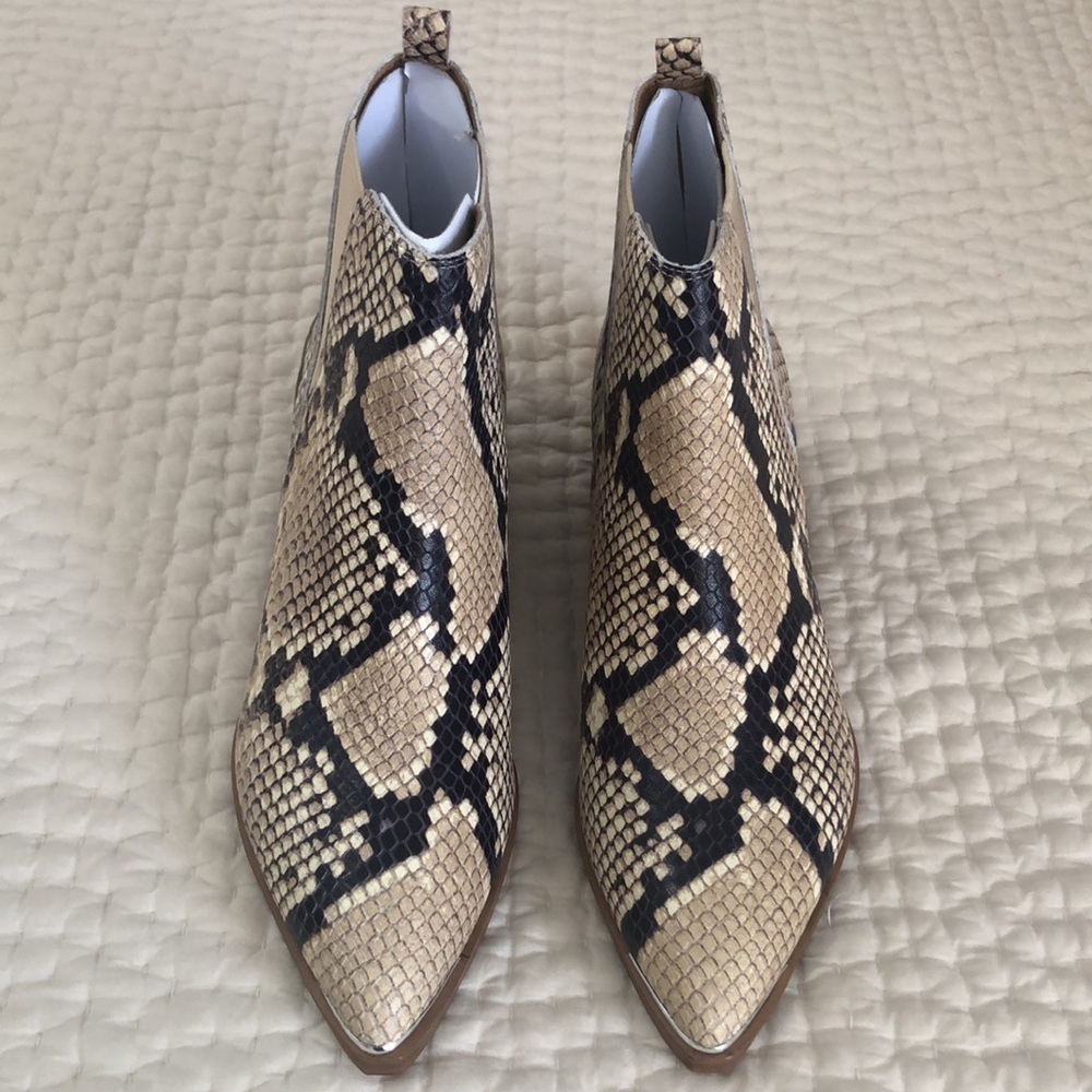 Marc Fisher Yale Chelsea Snake Print Leather Bootie Size 6 NWT - Picture 2 of 16